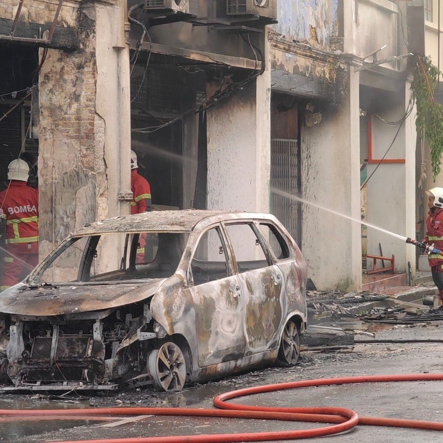 Breaking News Fire Devastates Shophouses in Kuching Old Town