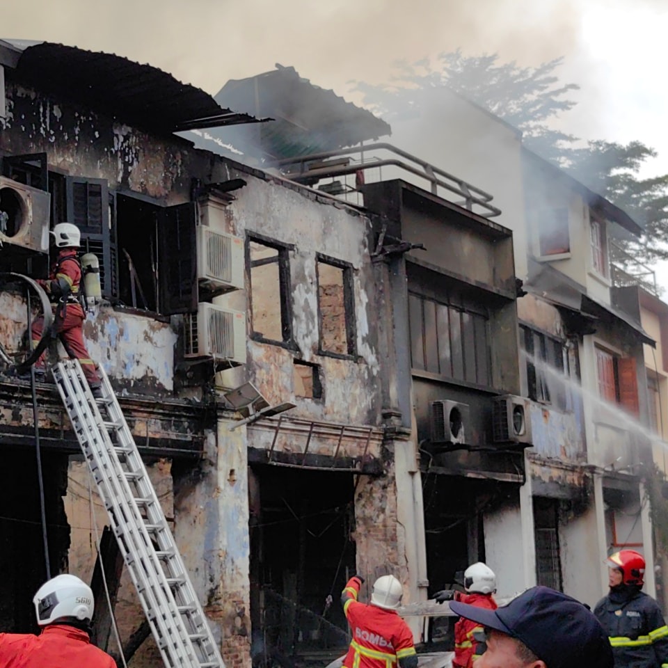 Breaking News Fire Devastates Shophouses in Kuching Old Town