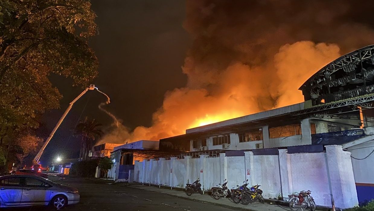 Massive Explosion Shakes Iskandar Puteri Factory Fire Ignites Panic and Evacuations