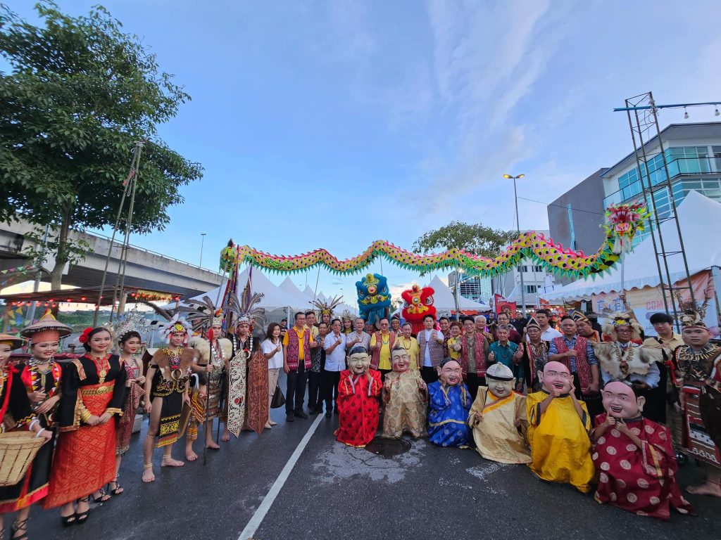 Official Opening of Batu Kitang Gawai Carnival @ Neon Trend Market, Batu 6