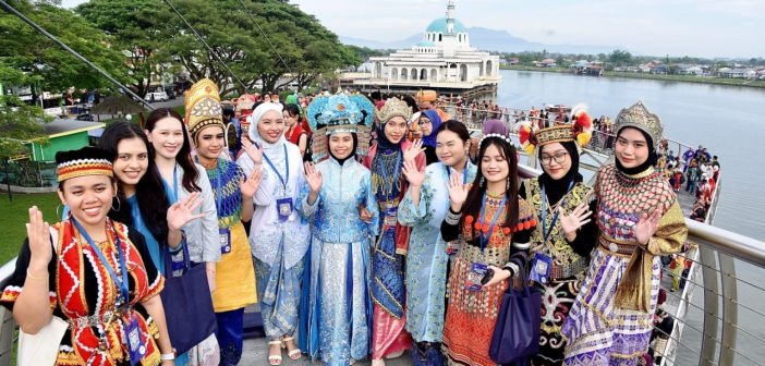 Sarawak Sets Malaysia Book of Records for Most Participants in Ethnic Attire Dance Performance