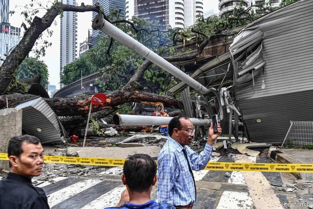 Storm Sweeps Through Kuala Lumpur Trees Uprooted, Vehicles and House Damaged