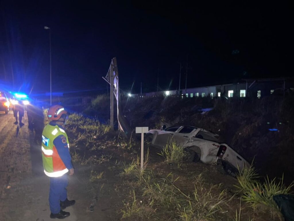 Three killed, four others survive Miri crash