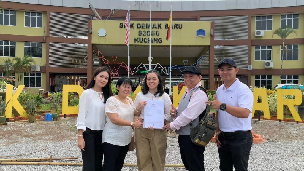 Top Scorer at SMK Demak Baru Viptreliner Softfriner Credits Parents for Her SPM Success