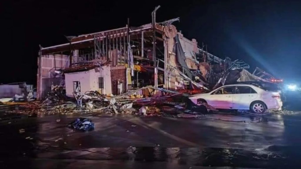 Tornado-spawning storms strike central US on Memorial Day weekend, leaving at least 18 dead