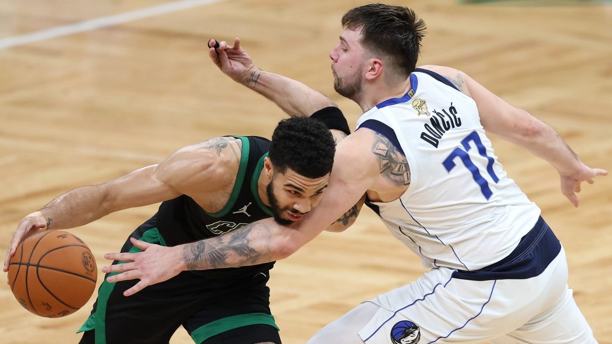 Celtics Beat Mavericks 105-98, Take 2-0 Lead in NBA Finals