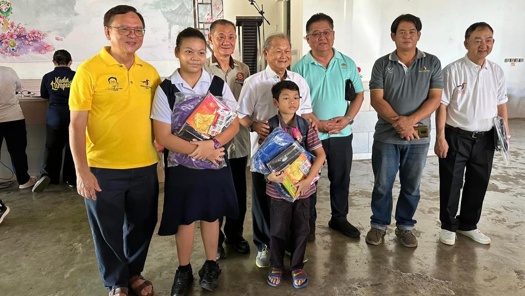 Empowering Education Radicore Holding SDN BHD Donates School Supplies to 50 Students in Batu Kitang