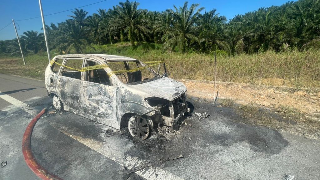 Family Escapes Vehicle Blaze in Betong