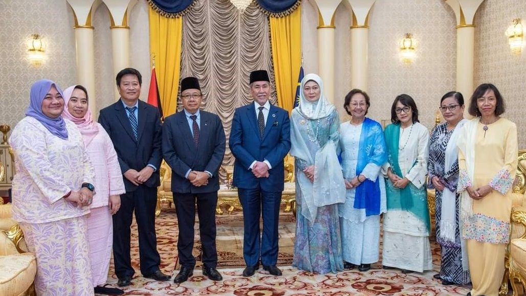 Governor Receives Visitors at Astana Highlighting Sarawak's Cultural and Developmental Engagements