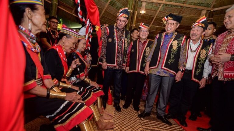 Prime Minister Anwar Ibrahim Graces 2024 State-Level Gawai Dayak Gala Dinner