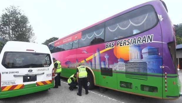 Crackdown Uncovers Tour Bus Chaos Drivers Operating Without Licences Face Severe Penalties