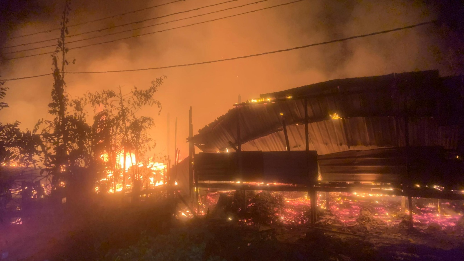 Devastating Early Morning Kampung Bako Fire Three Houses and Motorcycles Destroyed