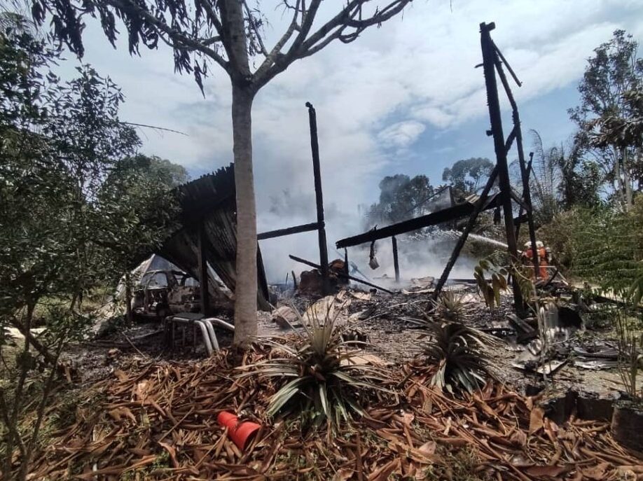 Devastating Fire Destroys Two-Storey Farmhouse and Vehicles in Sarikei