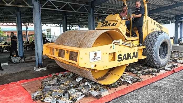 Police Crush 198 Bitcoin Mining Machines Valued at RM198,000 in Kota Samarahan