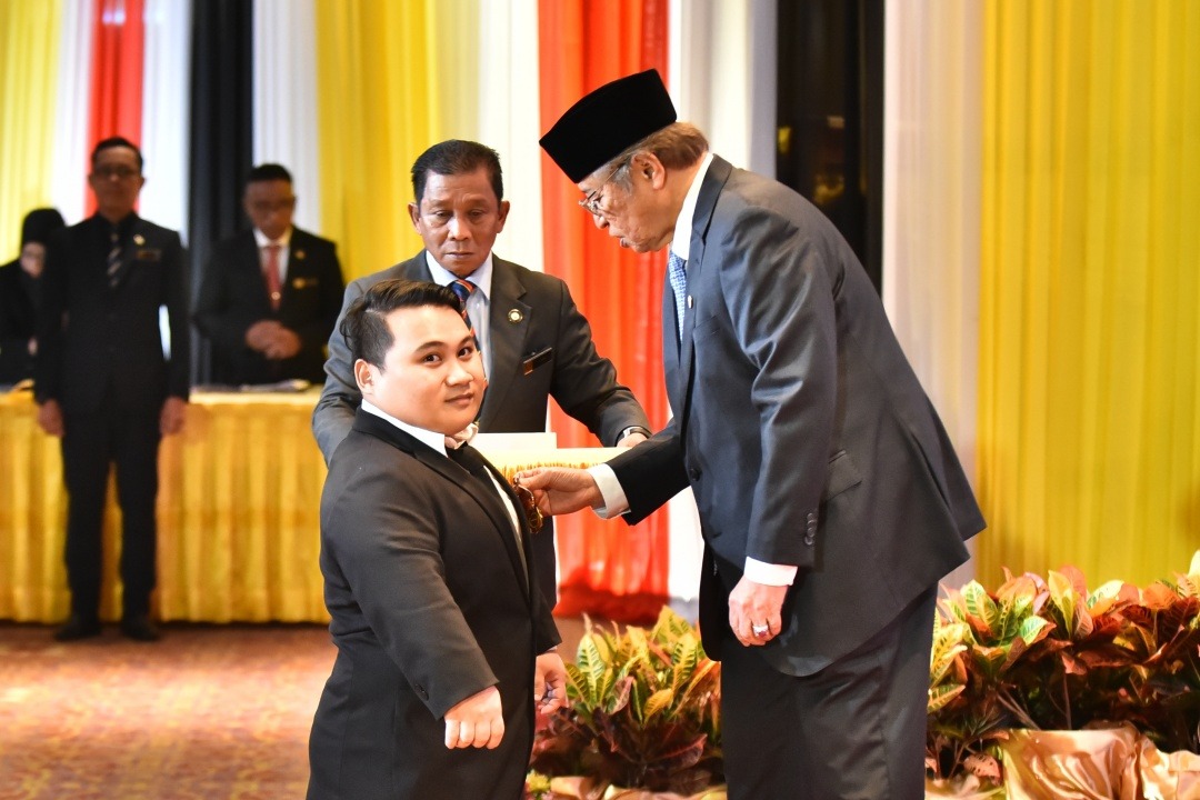 Sarawak’s Diamond Jubilee Honoring Distinguished Service with Commemorative Medals