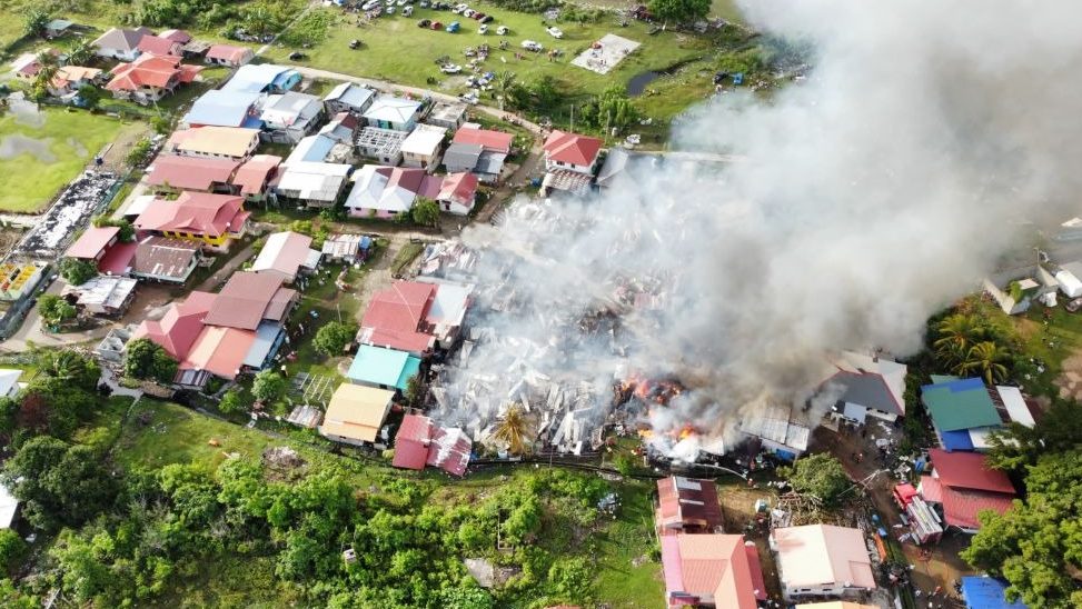 Tragic Fire Devastates Kampung Kuala Abai 18 Houses Destroyed, 200 Residents Displaced