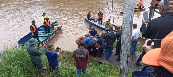 15-Year-Old Vilkie Wilson's Body Recovered from Sungai Kayan Boat Tragedy - Photo credit Wilfred Pilo