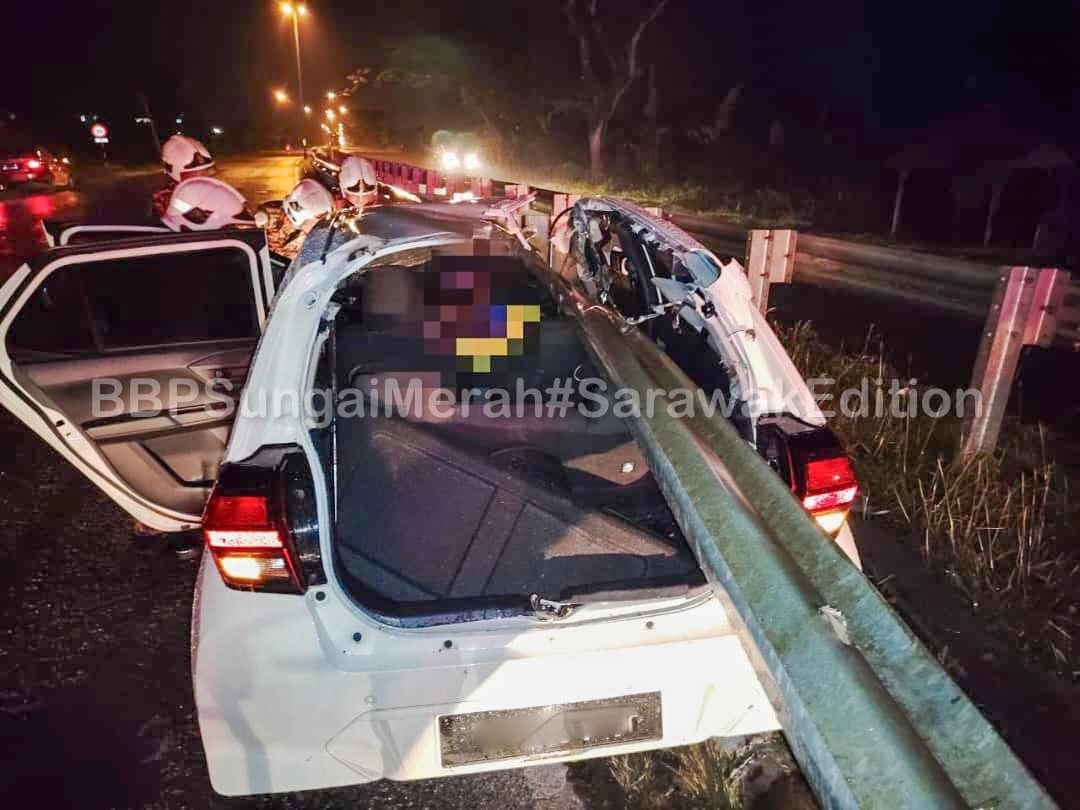 Sibu Man Miraculously Survives Perodua Axia Crash at Batu 6, Jalan Tunku Abdul Rahman / Photo Credit: Sarawak Edition