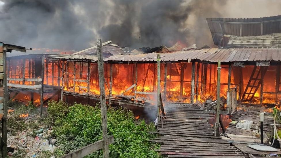 Devastating Fire Destroys Six Rental Houses in Kampung Tabuan Cemerlang, Sarawak Photo Credit Sarawak Update