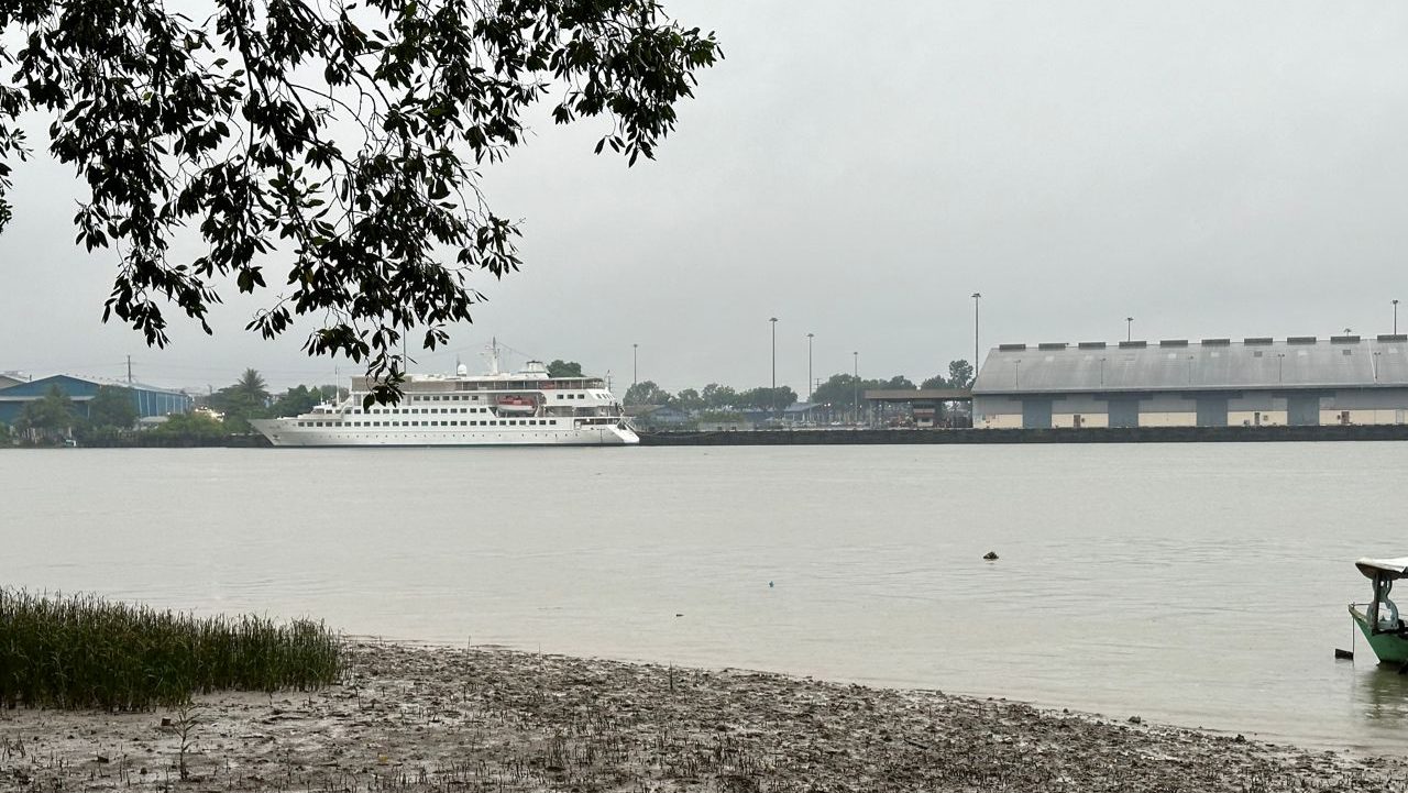 Doulos Hope Floating Library Brings 300,000 Books to Kuching from Aug 2-28 – Deputy Premier Calls on Students to Explore This Unique Learning Experience!