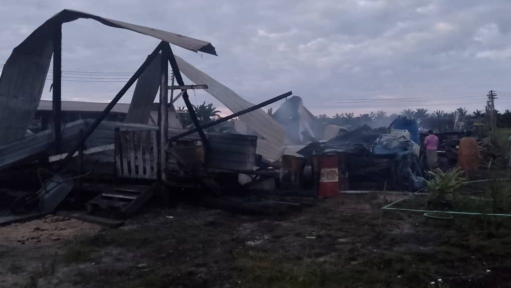 Early Morning Blaze Destroys Workers' Quarters in Baram No Casualties Reported