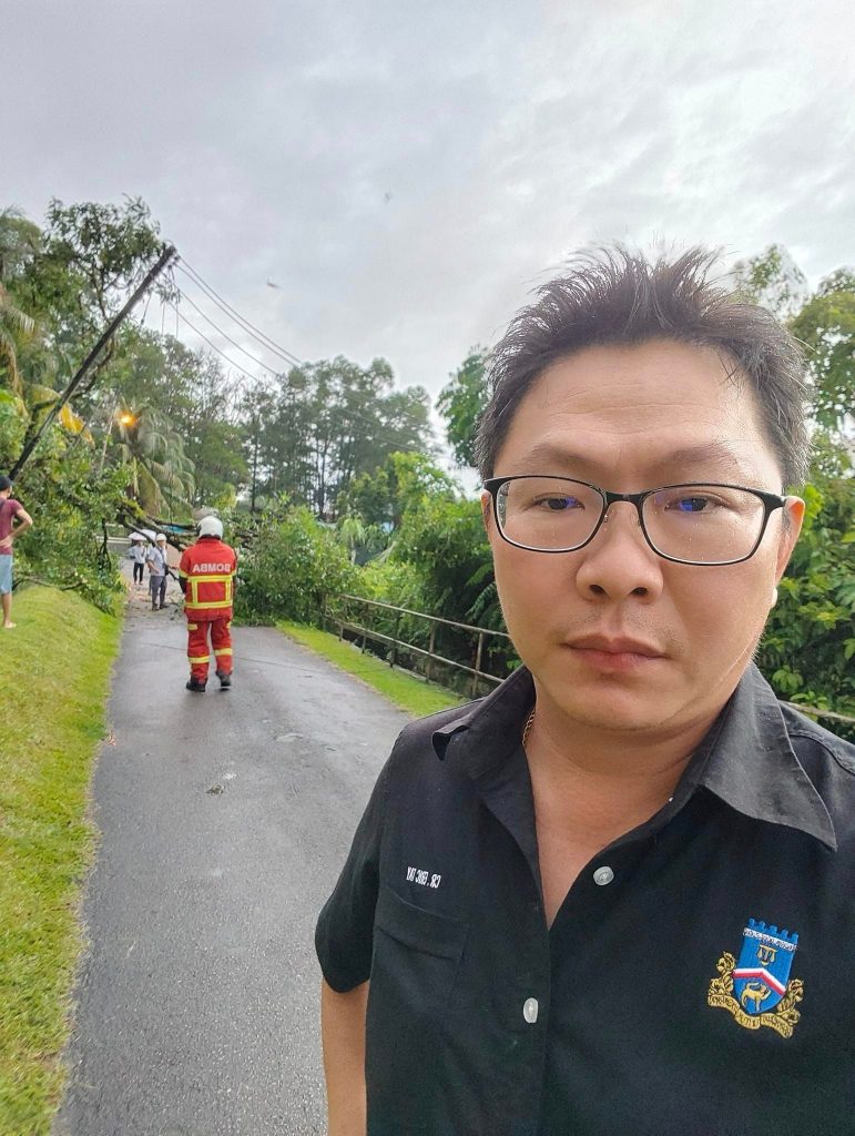 Fallen Tree Causes Power Outage in Lorong Three Hills Park Ongoing Restoration Efforts in Sarawak