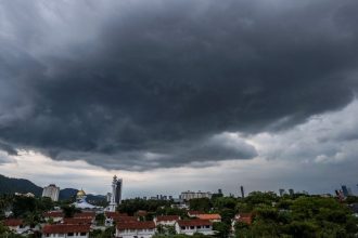 Heavy Rain and Strong Winds Expected to Lash Bintulu and Miri Until Afternoon Today