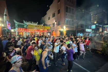 Hungry Ghost Festival Hundreds ‘Grapple with Ghosts’ at Kuching’s Shang Ti Temple A Night of Tradition and Unity