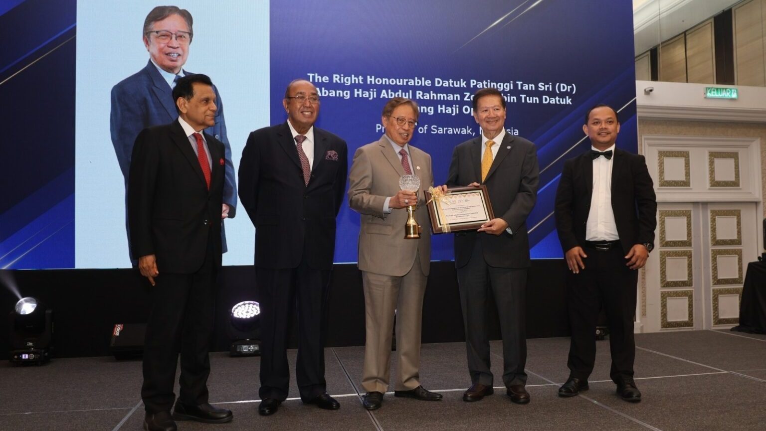 Premier Abang Johari Tun Openg Receives Prestigious ASEAN Distinguished Leadership Award