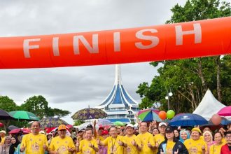 Rain Can't Stop Thousands at MBKS Mayor's Walk 2024 Led by Dato Wee Hong Seng