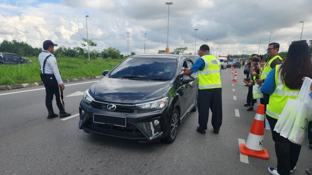 Sarawak Metro Strengthens Road Safety Efforts Along KUTS Project Alignment / Photo Credit : The Borneo Post