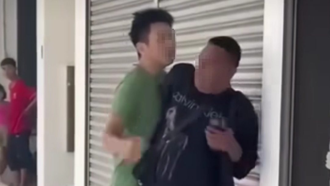 Shocking Assault in Batu Kawa Police Investigate Viral Video of Man Beaten in MJC