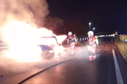 Six Escape Fiery MPV Crash on Miri-Pujut Flyover A Narrow Escape for All - Bomba photo