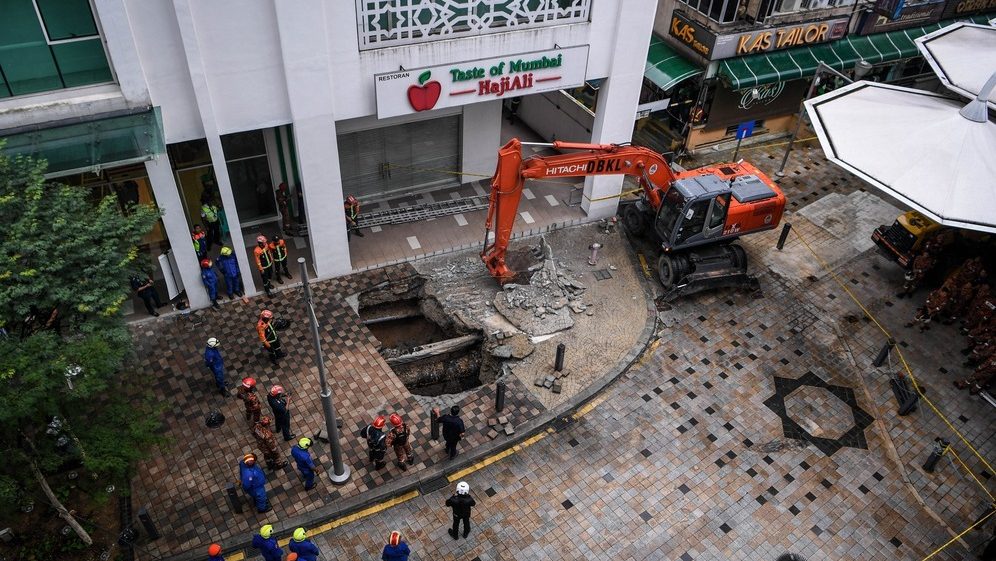 Tragedy Near Masjid India Tourist Falls into 10-Meter Deep Hole in Kuala Lumpur