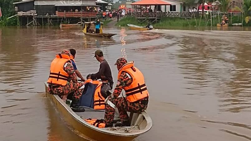 Tragic Incident in Lundu as Boat Ferrying 18 Students Sinks; Three Still Missing