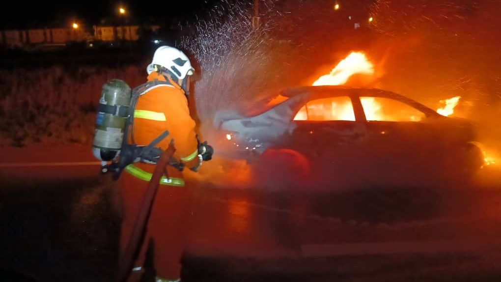 Close Call for Motorist and Passenger as Car Goes Up in Flames on Pan Borneo Highway