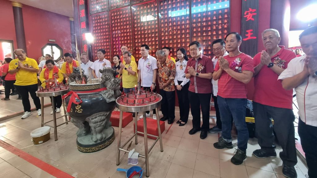 Deputy Premier of Sarawak Joins the Grand Tiong Hock Kiong Temple Deity Parade