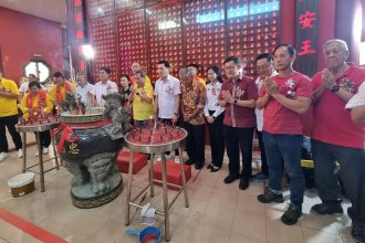 Deputy Premier of Sarawak Joins the Grand Tiong Hock Kiong Temple Deity Parade