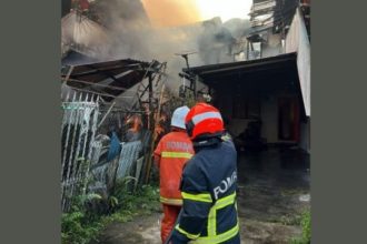 Early Morning Blaze Ravages Two Blocks of Terrace Houses in Sibu No Injuries Reported