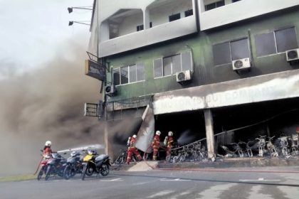 Heroic Rescue in Sibu Young Mother and Child Saved from Fire-Ravaged Shophouse on Jalan Lanang