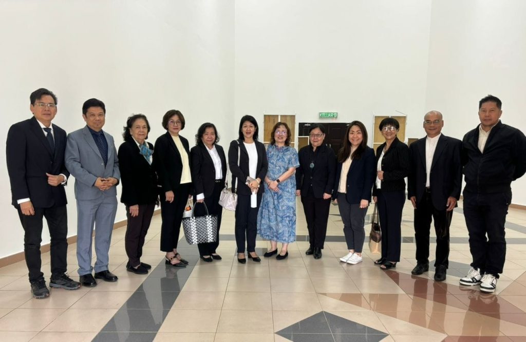 Kapitan Tan Kun Gee and Local Leaders Show Support for Deputy Premier at Kuching High Court