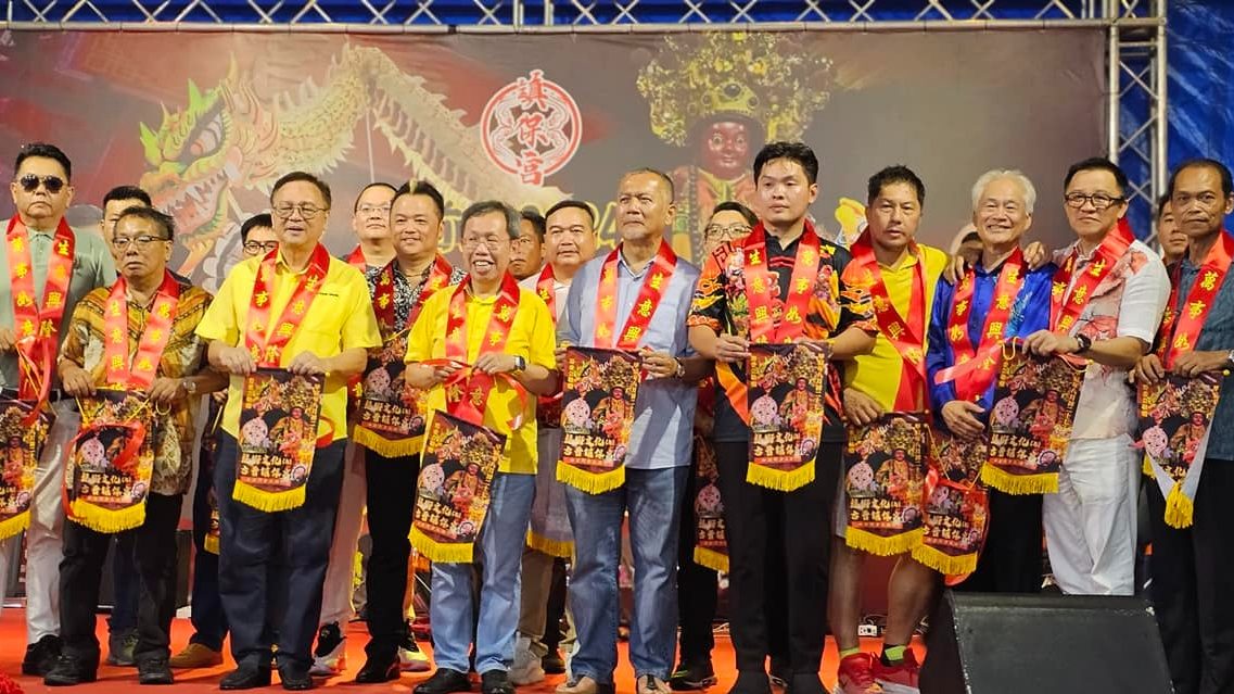 Kuching Lights Up with Vibrant 2024 Dragons & Lions Cultural Parade