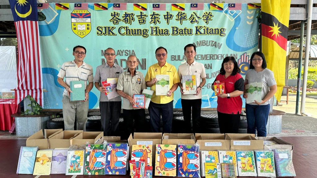 Kuching Sincere Sdn Bhd Donates Stationery to Support Batu Kitang Schools