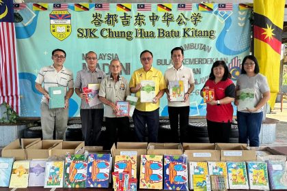 Kuching Sincere Sdn Bhd Donates Stationery to Support Batu Kitang Schools