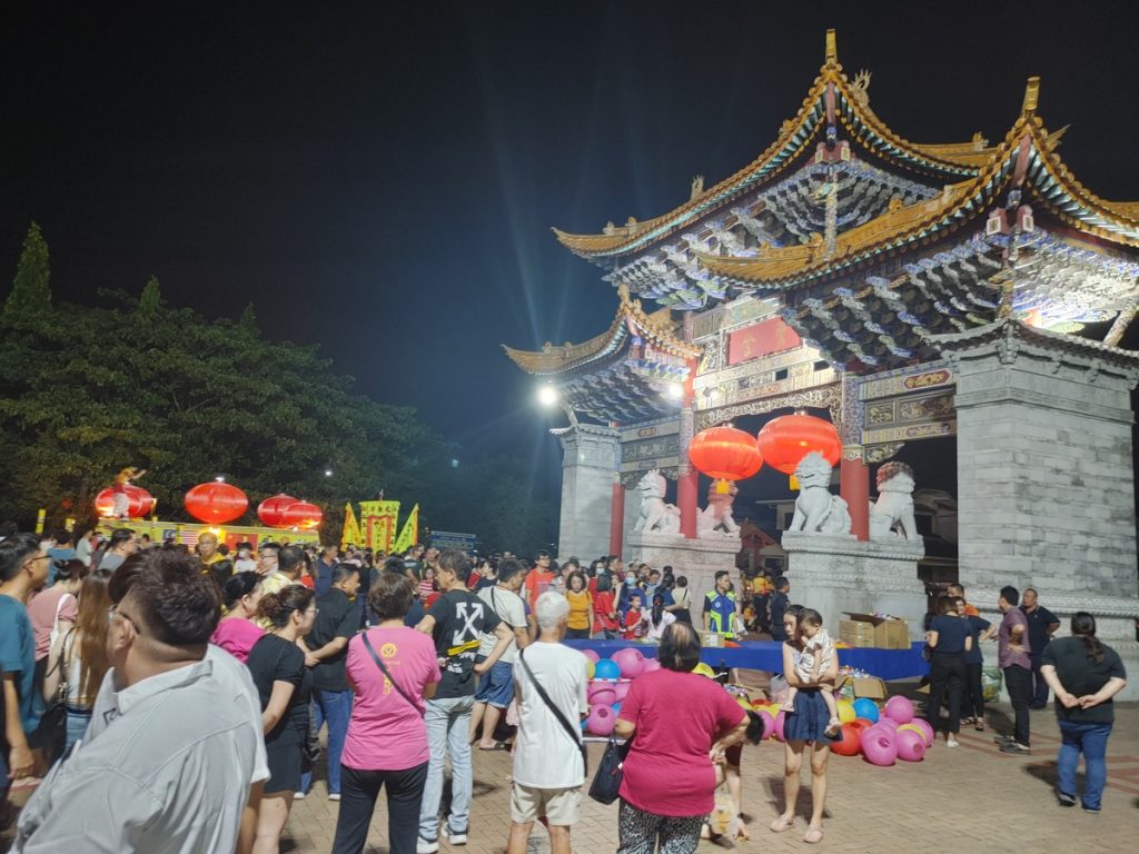 Magical Mid-Autumn Festival Celebration by MBKS Lights Up Sarawak's Friendship Park