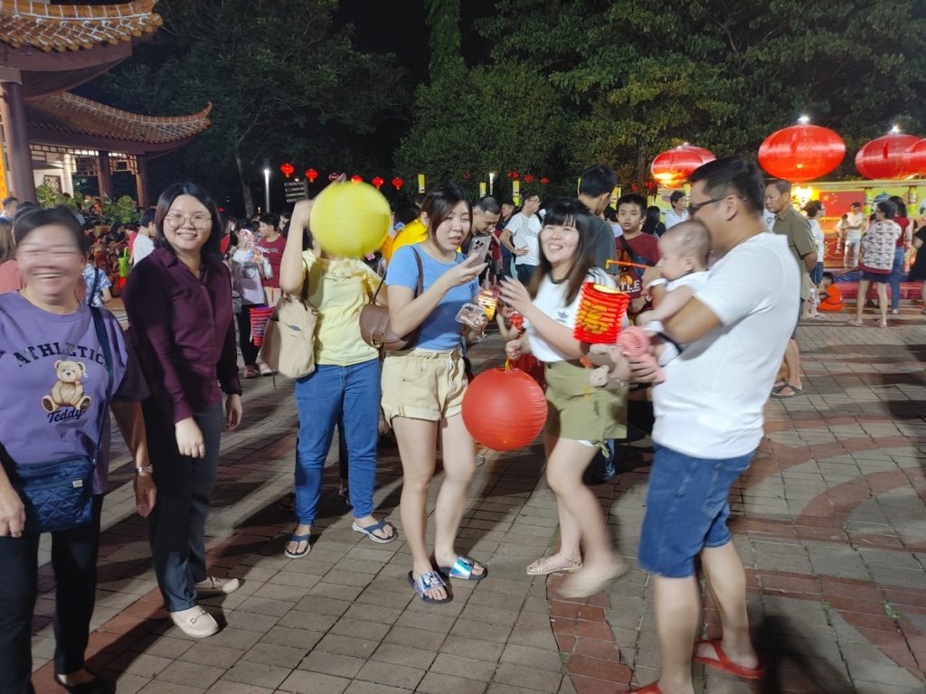 Magical Mid-Autumn Festival Celebration by MBKS Lights Up Sarawak's Friendship Park