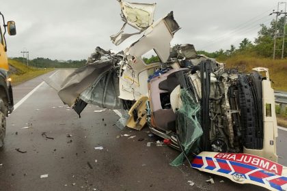 Medical Officers Injured in Ambulance Crash on Sri Aman-Sarikei Road; Lorry Driver Detained