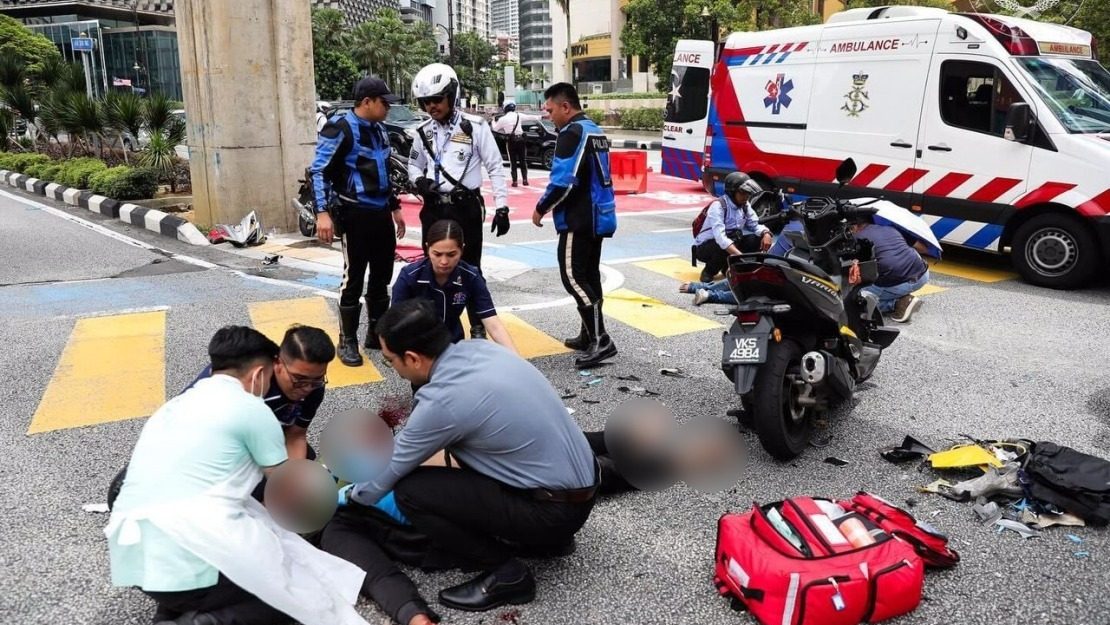 Sultan Ibrahim’s Personal Medical Team Aids Road Crash Victims in Kuala Lumpur