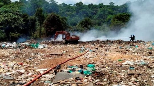 Tanjung Kidurong Landfill Fire Expands Over 5 Acres Firefighting Efforts in Full Force