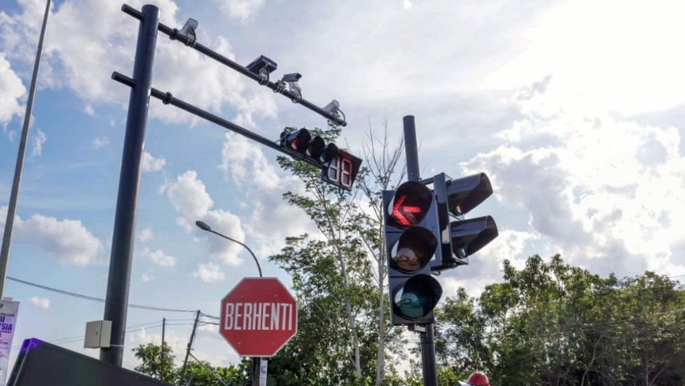 Temenggong Hails New STILE Traffic Light in Sri Aman A First for East Malaysia